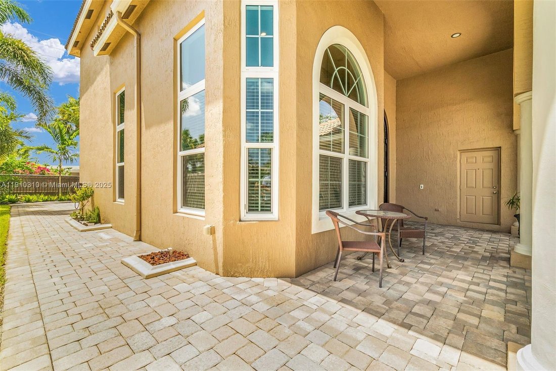 House in Miramar, Florida, United States 5 - 16640241