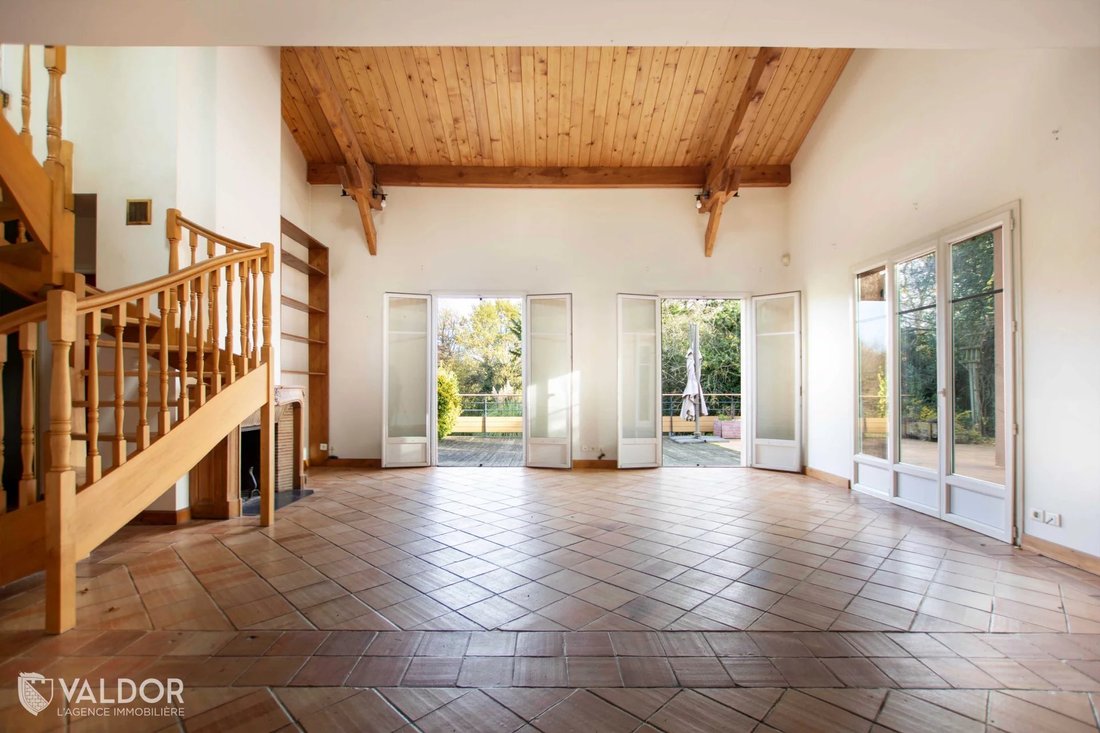 Estate in Est, Dardilly, France 5 - 16631588
