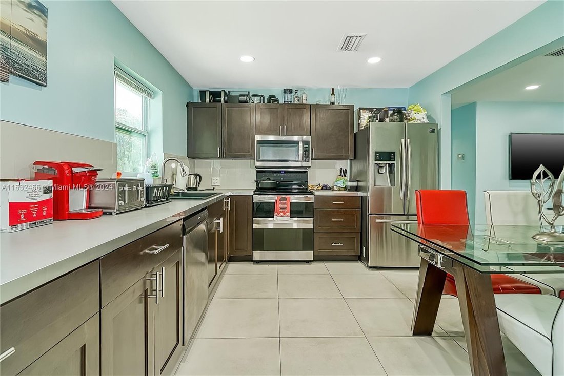 House in Hallandale Beach, Florida, United States 2 - 16638977