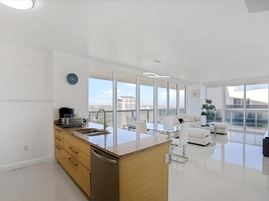 Condo in Hallandale Beach, Florida, United States 5 - 16639771