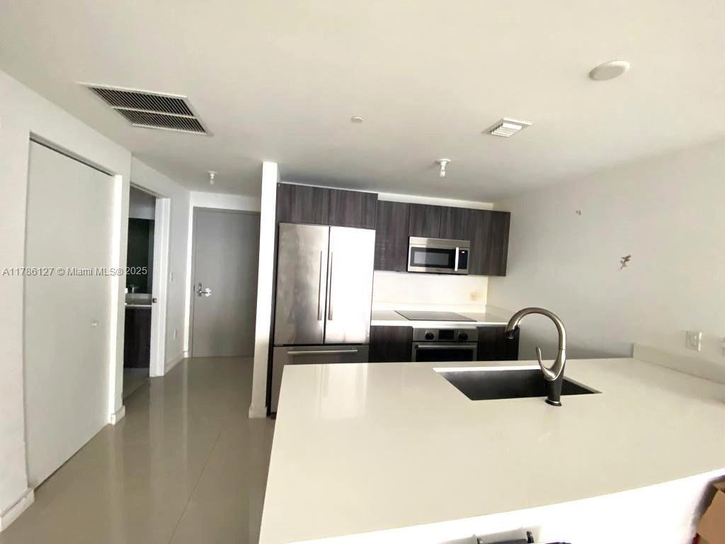 Condo in Miami, Florida, United States 3 - 16640197
