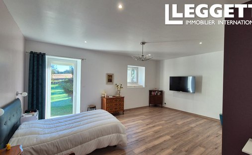 Castle for Sale in Périgueux, Nouvelle-Aquitaine, France