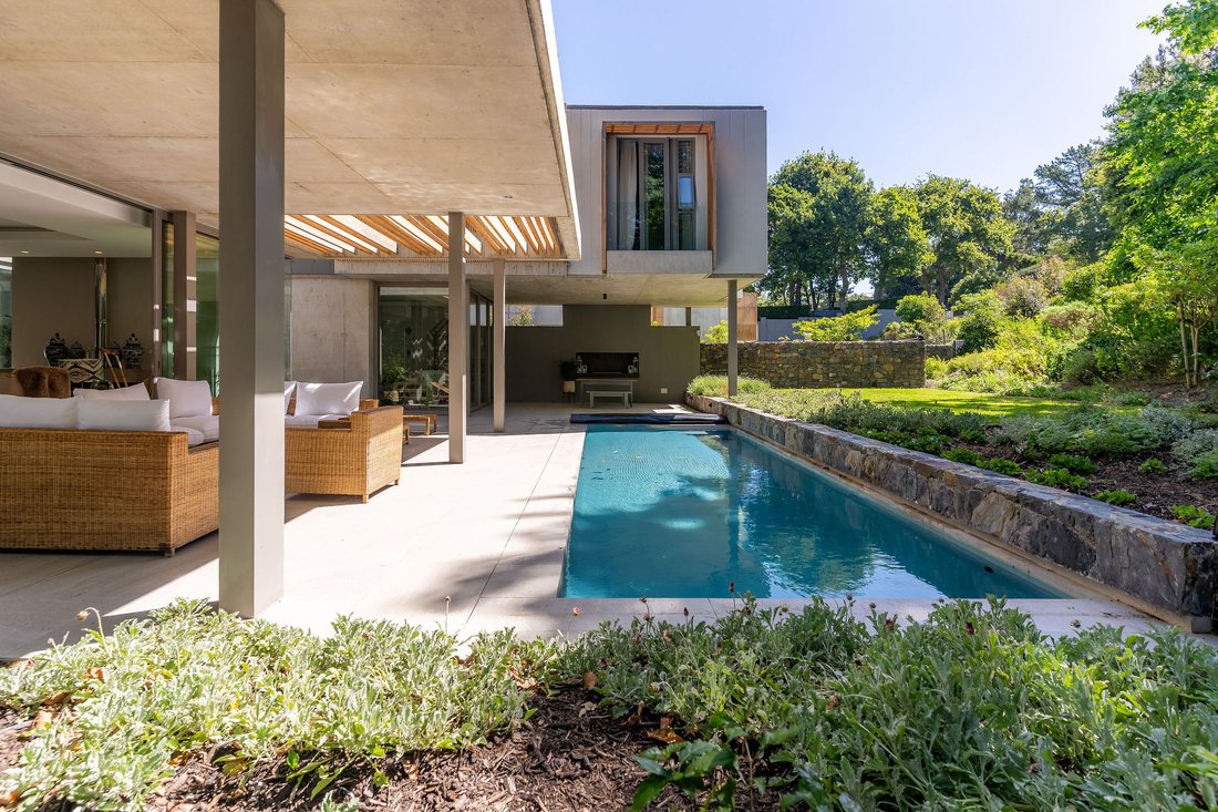 House in Constantia, Silverhurst, Cape Town 2 - 15394815