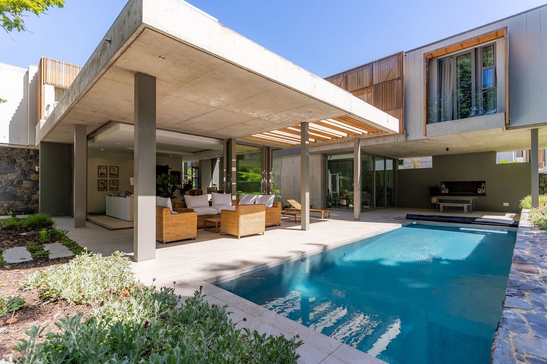 House in Constantia, Silverhurst, Cape Town 3 - 15394815