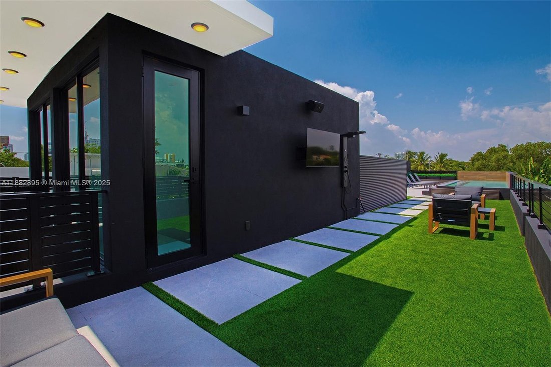 House in Miami, Florida, United States 5 - 16639372