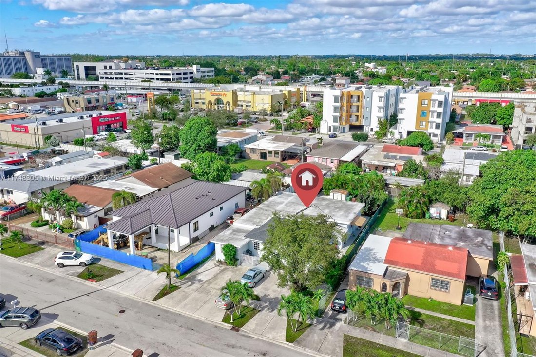 House in Hialeah, Florida, United States 5 - 16638941
