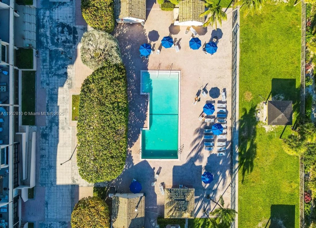 Condo in Miami Beach, Florida, United States 5 - 16640066