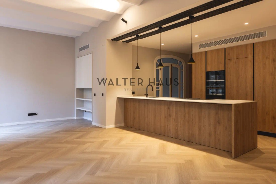 Apartment in Eixample, Barcelona, Spain 2 - 15358813