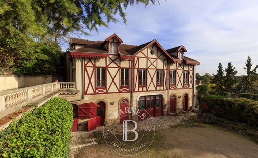 House in Forêt, Saint-Germain-en-Laye, France 1