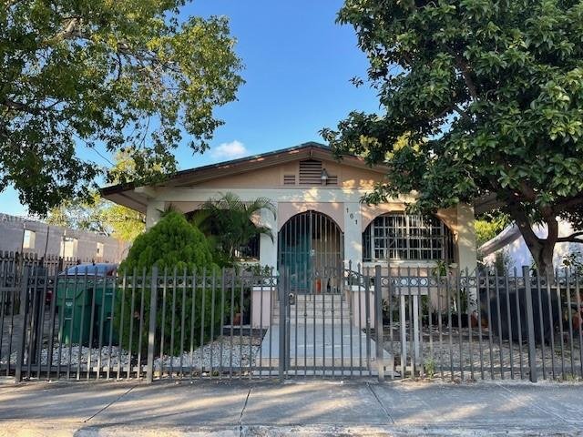 House in Miami, Florida, United States 1 - 16637805