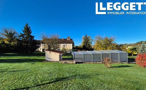 Castle for Sale in Périgueux, Nouvelle-Aquitaine, France