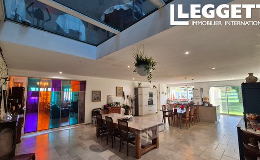 Castle for Sale in Périgueux, Nouvelle-Aquitaine, France