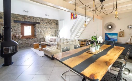 Castle for Sale in Bons-en-Chablais, Auvergne-Rhône-Alpes, France