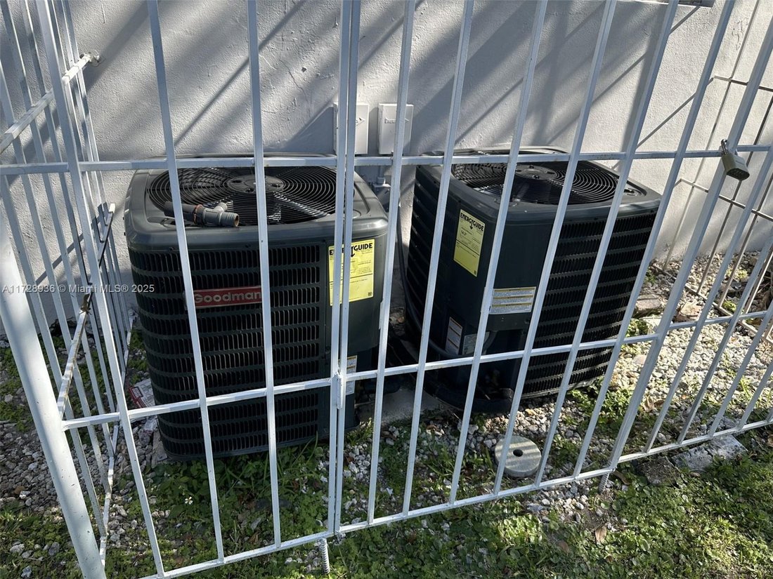 Pembroke Pines, Florida, United States 5 - 16639523