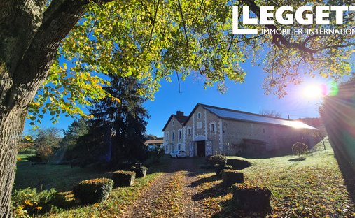 Castle for Sale in Périgueux, Nouvelle-Aquitaine, France