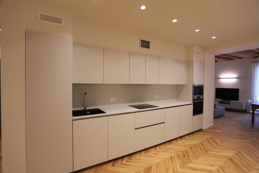 Apartment in Historic Center, Desenzano del Garda, Lombardy 4 - 16641134