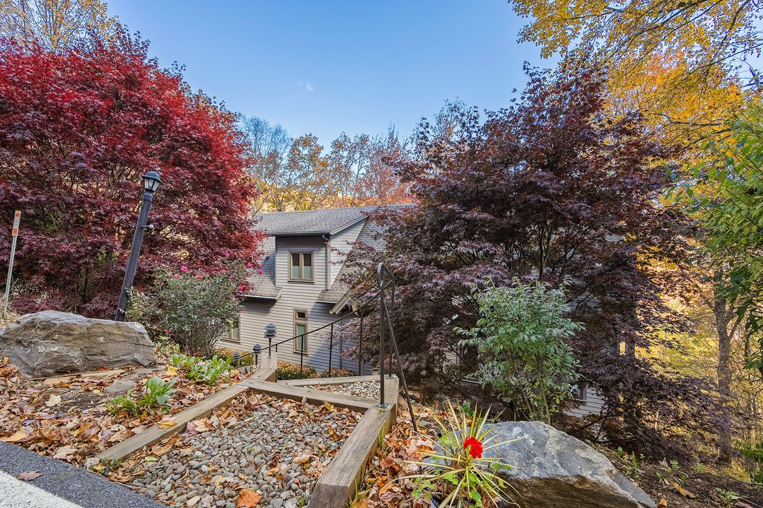 House in Black Mountain, North Carolina, United States 4 - 16629447