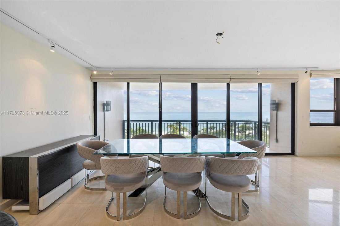 Condo in Bal Harbour, Florida, United States 2 - 16635810