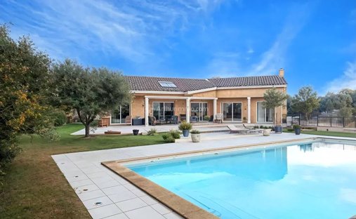 House in Castelnau-de-Levis, Occitania, France 1