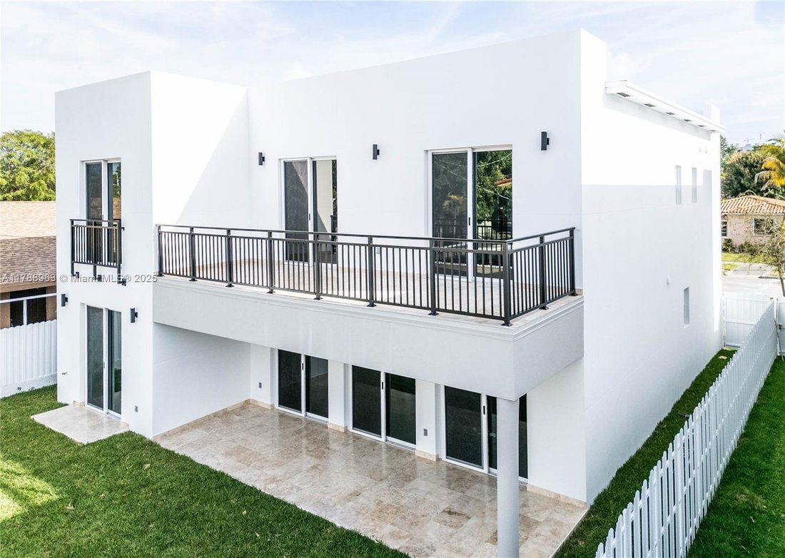 House in Miami, Florida, United States 3 - 16640410