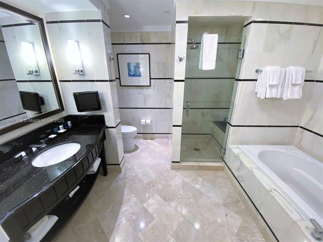 Condo in Miami Beach, Florida, United States 3 - 16638503