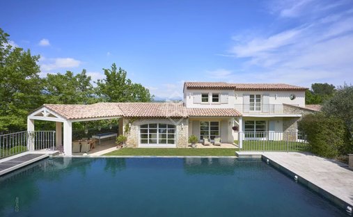 Estate in Tourrettes, Provence-Alpes-Côte d'Azur, France 1