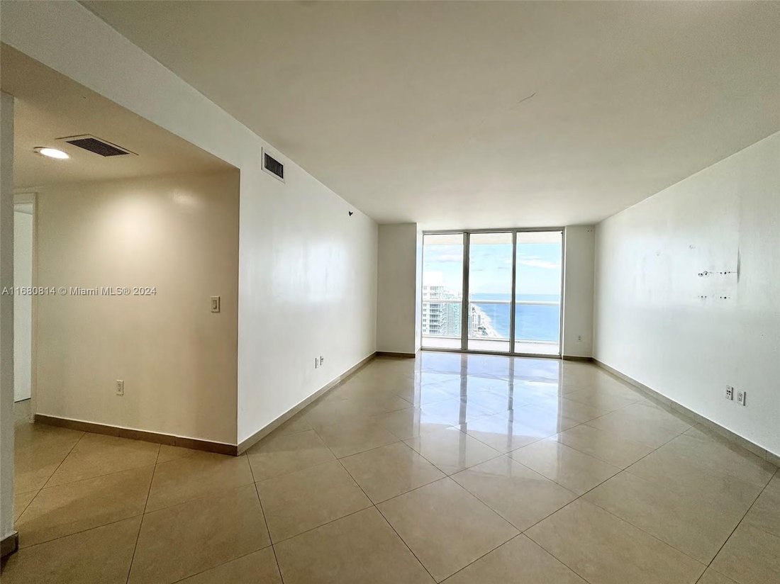 Condo in Hallandale Beach, Florida, United States 1 - 16636007