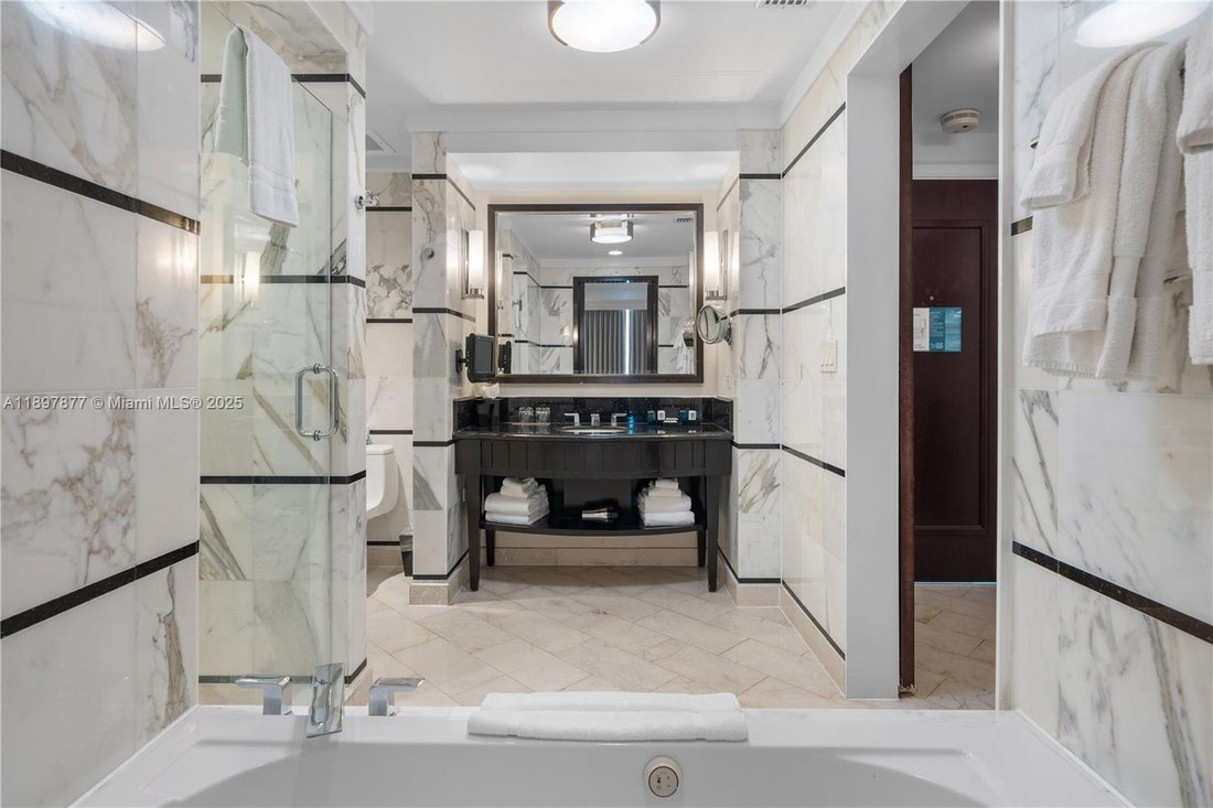 Condo in Miami Beach, Florida, United States 5 - 16638483