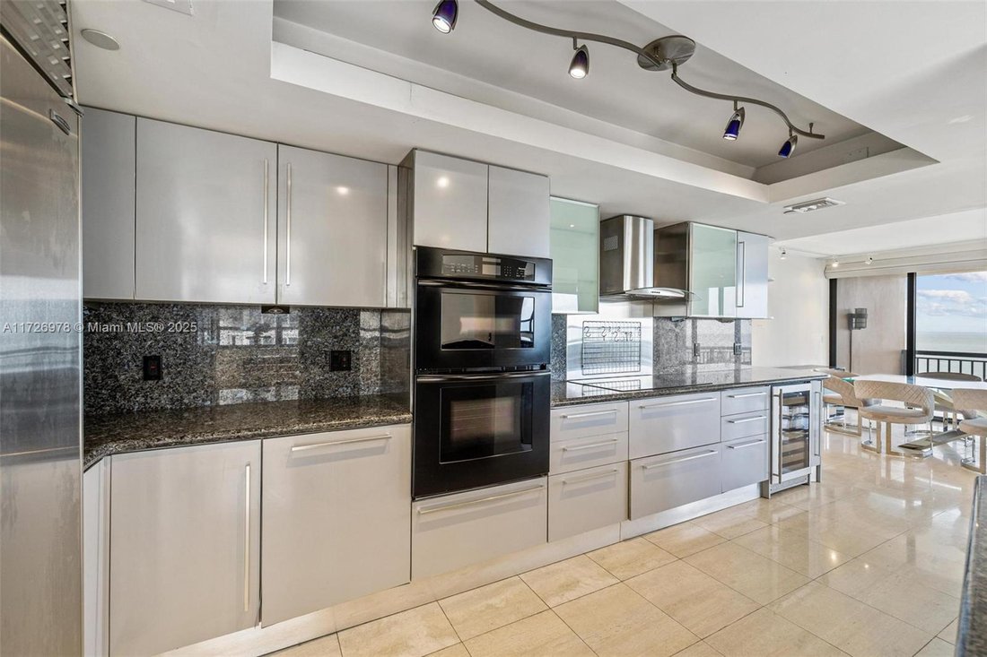 Condo in Bal Harbour, Florida, United States 5 - 16635810
