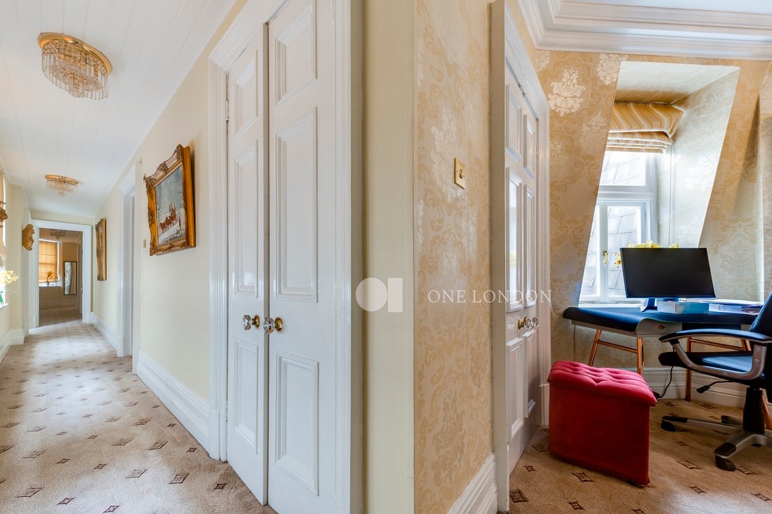 Apartment in Knightsbridge, Kensington And Chelsea, England 1 - 16631215