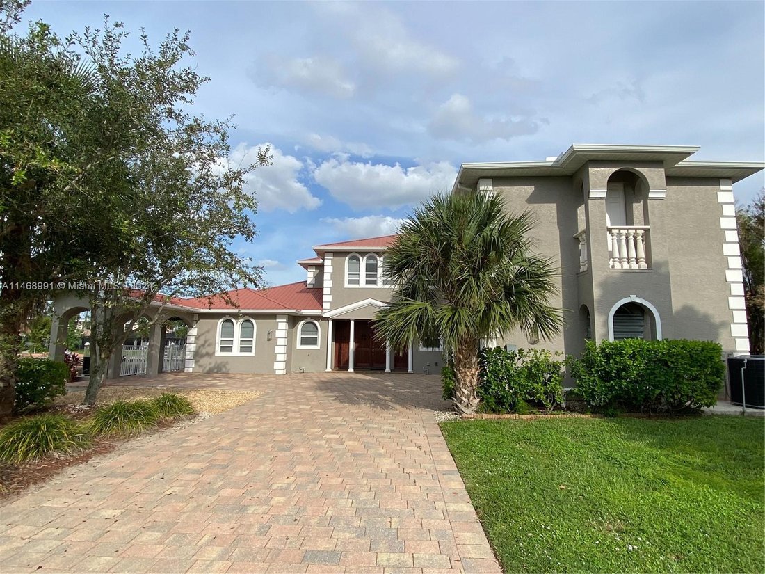 House in Cape Coral, Florida, United States 4 - 16639752