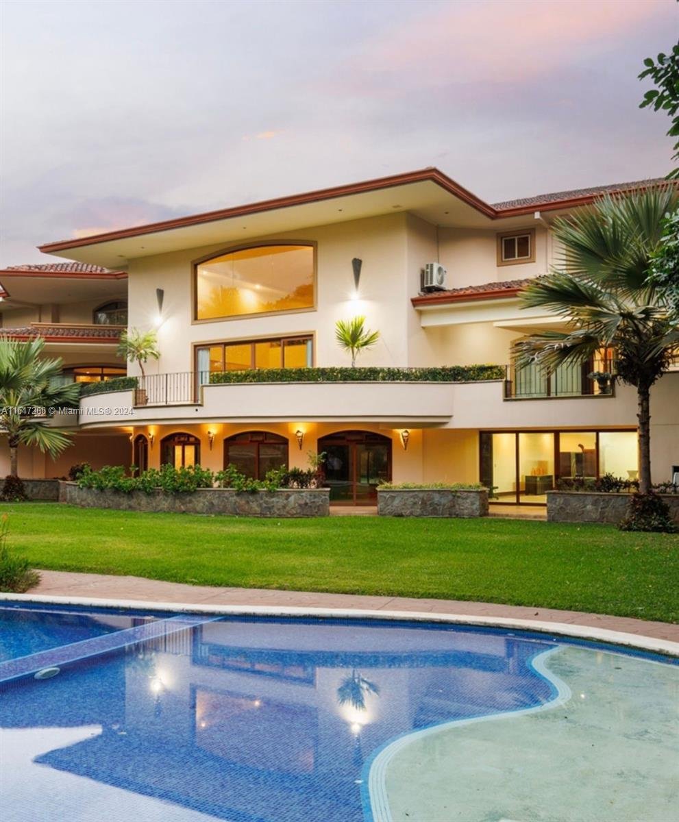 House in San Rafael de Escazú, San José Province, Costa Rica 1 - 16638918