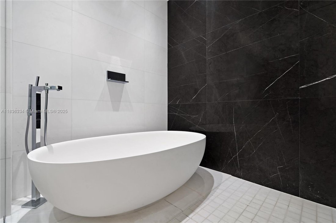 Condo in Miami, Florida, United States 4 - 16635747
