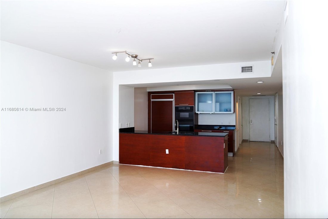 Condo in Hallandale Beach, Florida, United States 2 - 16636007
