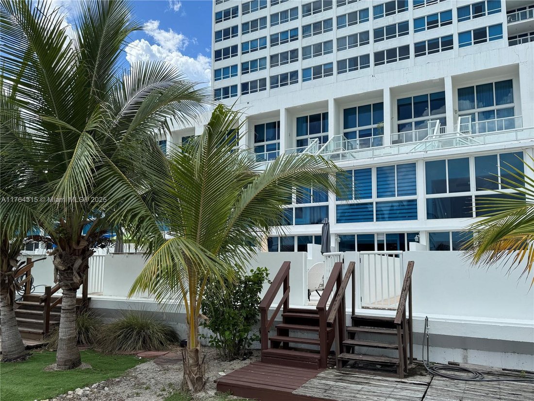 Condo in Miami Beach, Florida, United States 5 - 16636739