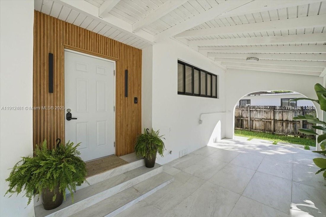 House in Miami, Florida, United States 5 - 16637218