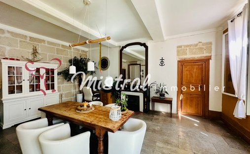 Sale Of Equestrian Estate Aimargues, 260m² 6 Rooms 1,050,000€ With Swimming Pool