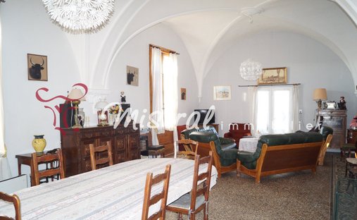 Sale Of Equestrian Estate Aimargues, 260m² 6 Rooms 1,050,000€ With Swimming Pool