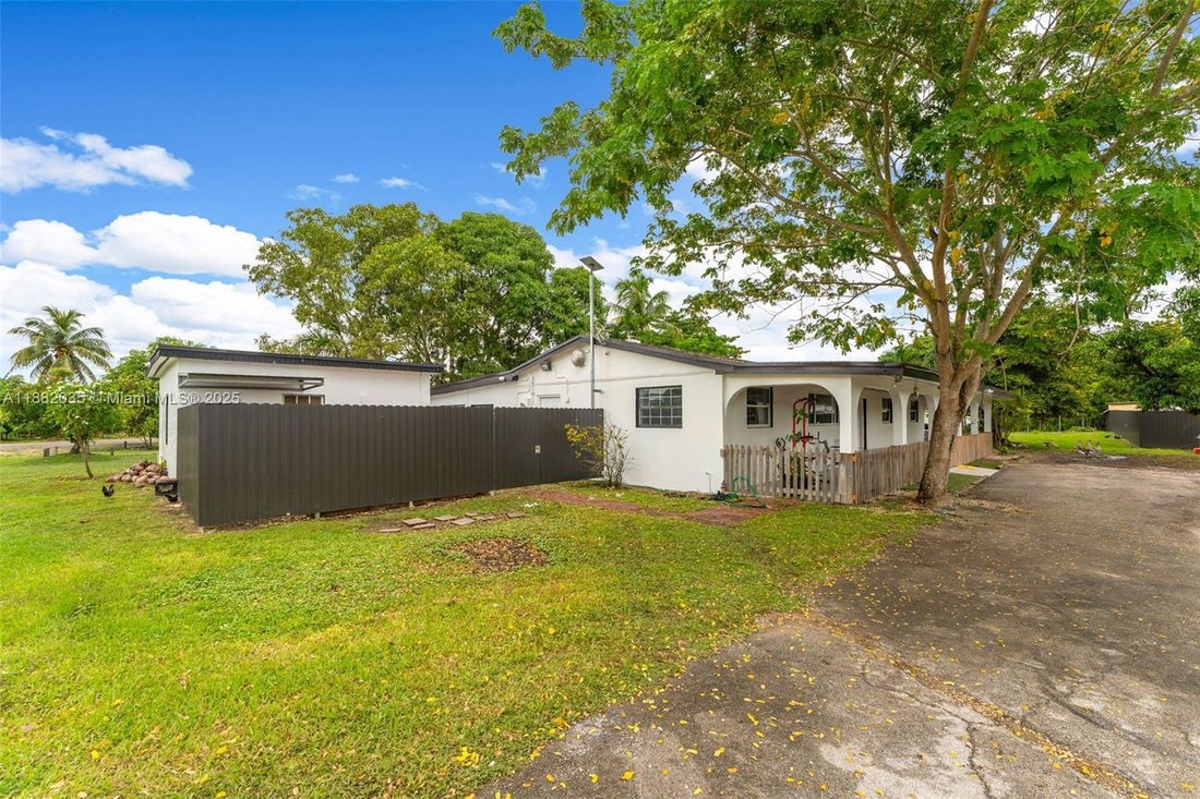 House in Miami, Florida, United States 2 - 16640001