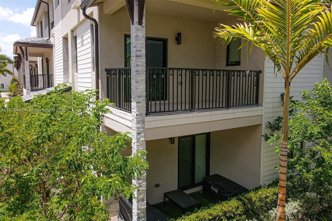 Townhouse in Miami Springs, Florida, United States 3 - 16637092