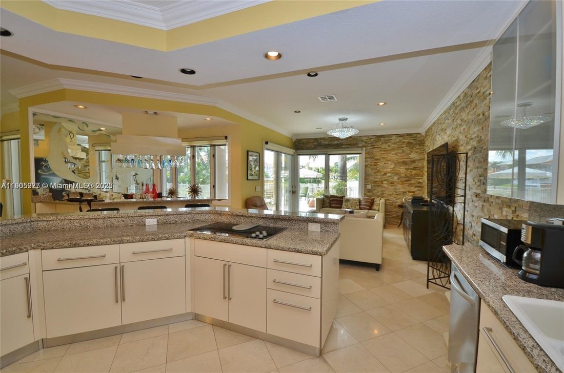 House in Hialeah, Florida, United States 5 - 16640024