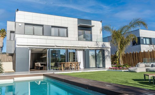Villa in Sant Andreu de Llavaneres, Catalonia, Spain 1