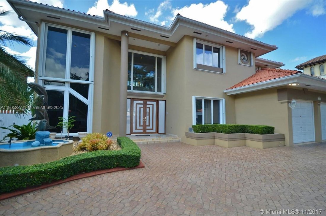 House in Hialeah, Florida, United States 1 - 16640024