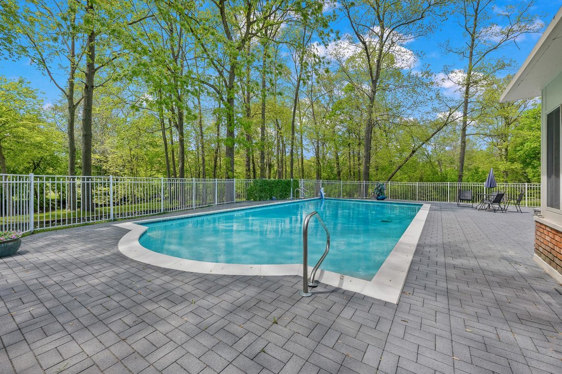 House in Sterling Heights, Michigan, United States 3 - 16630975
