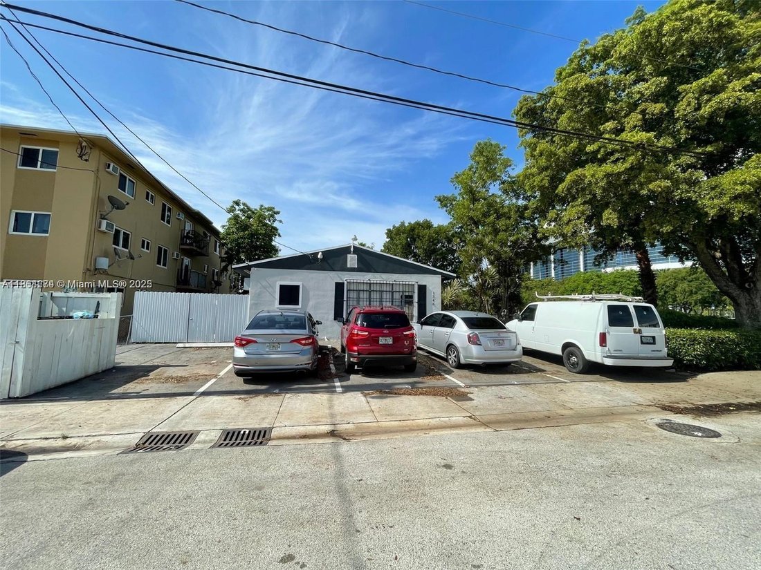 Miami, Florida, United States 4 - 16637392