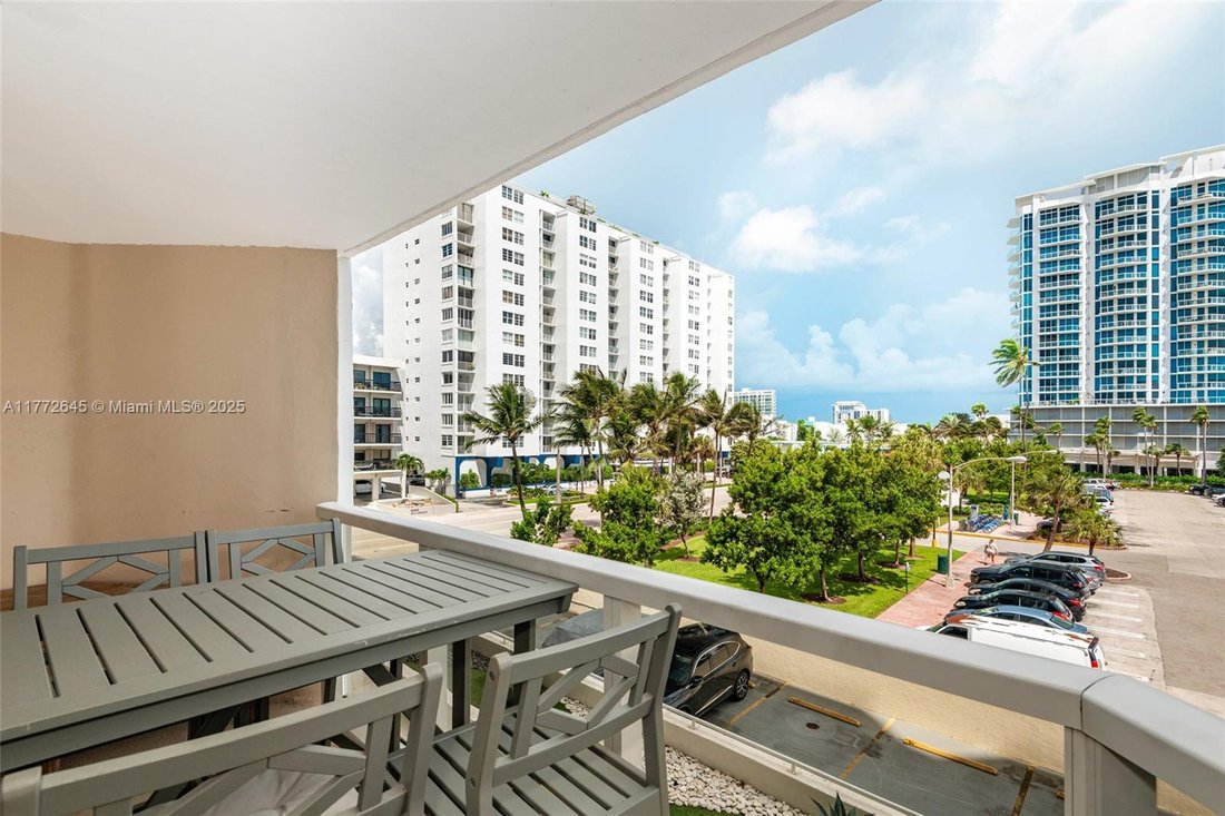 Condo in Miami Beach, Florida, United States 3 - 16639227