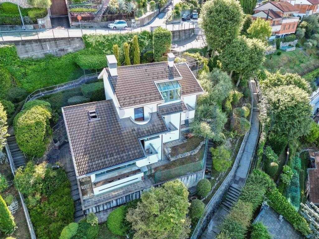 Villa in Lungo Lago-Centro, Lecco, Lombardy 1 - 16220467