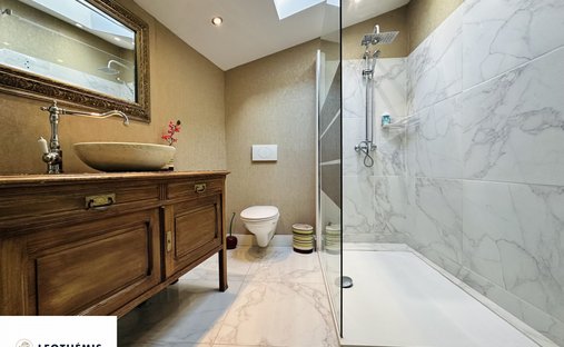 Castle for Sale in Saint-Jean-d'Angély, Nouvelle-Aquitaine, France