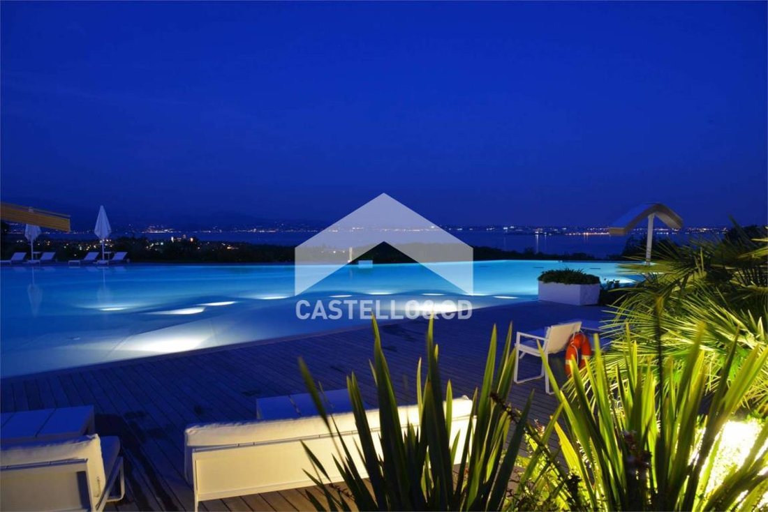 Apartment in Hill Zone, Padenghe sul Garda, Lombardy 1 - 12470756