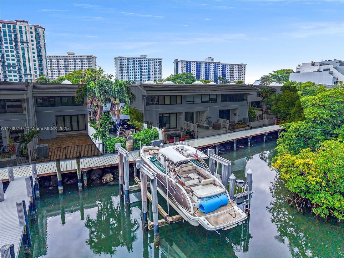Townhouse in Golden Beach, Florida, United States 1 - 16639690